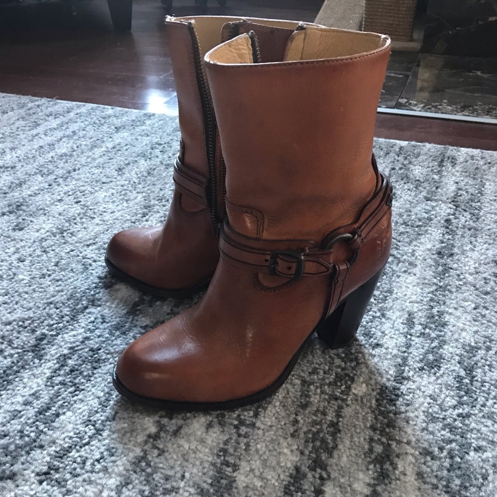 Frye Jenny Plate Short Boots, 5.5 M